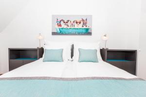 Postel nebo postele na pokoji v ubytování Simtown Suite Apartments