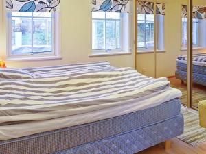Säng eller sängar i ett rum på Holiday home VäTö