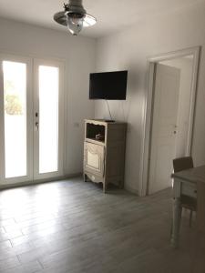 TV a/nebo společenská místnost v ubytování Luxury& Charme vista mare Sardinia House