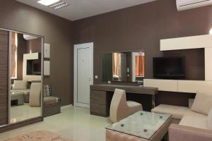 TV a/nebo společenská místnost v ubytování Bedroom Place Guest Rooms + 23 fotografií