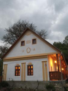 The building in which the holiday home is located