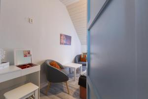 A seating area at Holiday House Siófok