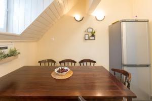 A kitchen or kitchenette at Holiday House Siófok