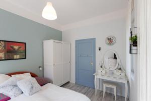 A bed or beds in a room at Holiday House Siófok