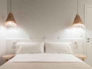 A bed or beds in a room at S'Enclova Petit Hotel