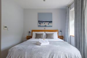 Un ou plusieurs lits dans un hébergement de l'établissement The Eyre Square Townhouse