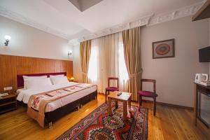 Postel nebo postele na pokoji v ubytování Hippodrome Hotel