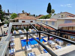 Πισίνα στο ή κοντά στο Kervan Hotel