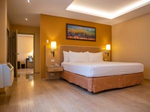 Postel nebo postele na pokoji v ubytování Grand Hotel Guayaquil, Ascend Hotel Collection