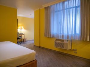 Postel nebo postele na pokoji v ubytování Grand Hotel Guayaquil, Ascend Hotel Collection