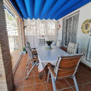 Patio nebo venkovní prostory v ubytování Villa Flamenca, comoda con piscina privada, barbacoa by AndaraHolidays