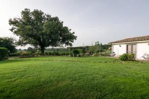 Κήπος έξω από το Agriturismo il Poggio