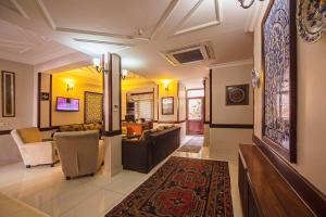 TV a/nebo společenská místnost v ubytování Hippodrome Hotel