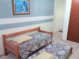 a bedroom with two beds in a room at Jardim de Londres - Sobrado em Campinas in Campinas
