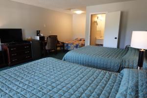 מיטה או מיטות בחדר ב-Skylite Motel