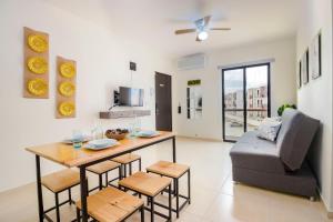 Posezení v ubytování Bright & Breezy Full Apartment