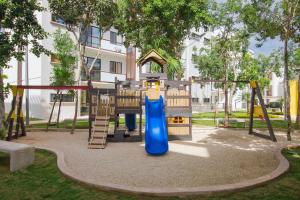 Herní místnost nebo prostor pro děti v ubytování Bright & Breezy Full Apartment