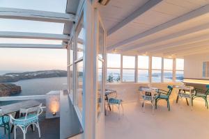 Ban công/sân hiên tại Artemis Suites