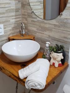 a bathroom with a white sink and a mirror at Cabana da Montanha - Sítio Pasangas in Santo Antônio do Pinhal