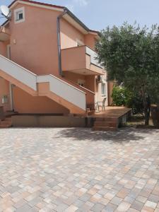 Budova, kde se apartmán nachází