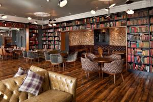 Uma área de estar em The Address Cork (formerly Ambassador Hotel & Health Club)