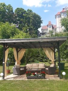 Vonkajšia záhrada v ubytovaní Apartament Z Widokiem
