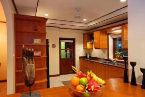 Η κουζίνα ή μικρή κουζίνα στο 4 Bedroom Villa Shine SDV195-By Samui Dream Villas