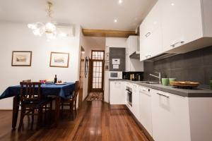 A kitchen or kitchenette at Da Bruno Homes