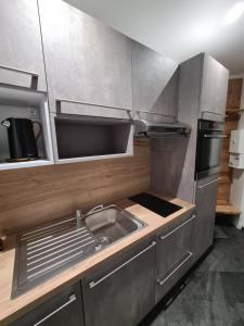 Kuchyň nebo kuchyňský kout v ubytování Gîte le petit bûcheron