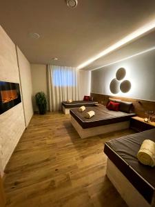 Postel nebo postele na pokoji v ubytování SCHÖNIS-Landhotel