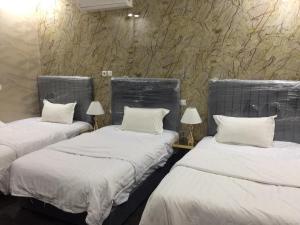 En eller flere senge i et værelse på سكناي رفحاء