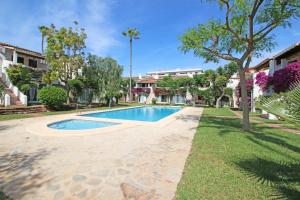 The swimming pool at or close to Residencial Tropicana