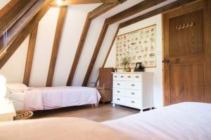 Ένα ή περισσότερα κρεβάτια σε δωμάτιο στο Château de Salamon - plage privée