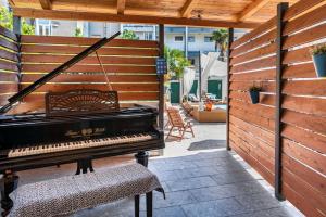 Mynd úr myndasafni af Evala luxury rooms with pool and garden í Split