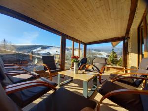 En generel udsigt til bjerge eller udsigt til bjerge taget fra chaletet