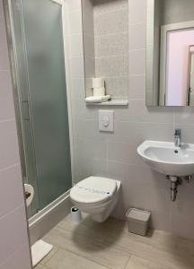 Koupelna v ubytování Apartments Adria