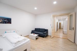 Postel nebo postele na pokoji v ubytování Apartmány Velké náměstí
