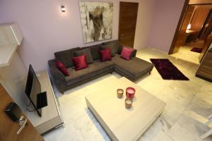 Posezení v ubytování Delora Hotel and Suites