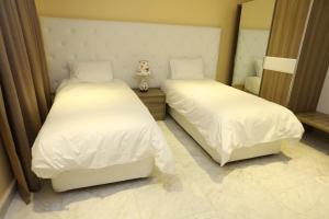Postel nebo postele na pokoji v ubytování Delora Hotel and Suites