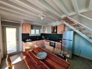 A kitchen or kitchenette at Owl Villas