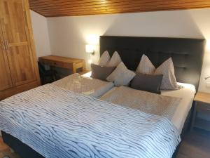 Posteľ alebo postele v izbe v ubytovaní Apartmenthaus WALDHORN