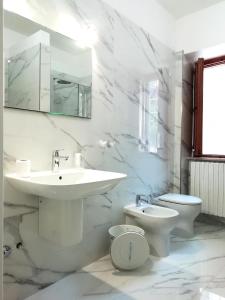 Koupelna v ubytování B&B L'Altare Bianco + 37 fotografií