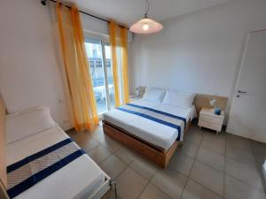 a bedroom with two beds and a window at Residence El Patio in Lido di Jesolo