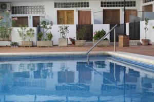 สระว่ายน้ำที่อยู่ใกล้ ๆ หรือใน Apartamento Guadiaro 3 Ainhoa
