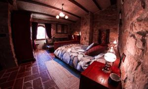 Postel nebo postele na pokoji v ubytování Fortaleza Medieval La Manyosa