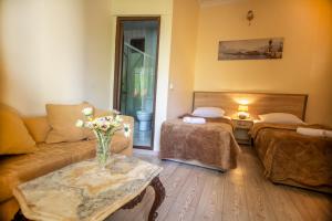 Ένα ή περισσότερα κρεβάτια σε δωμάτιο στο Hotel Chveni Ezo