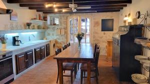 Kuchyň nebo kuchyňský kout v ubytování cascading villa nebbo dubrovnik