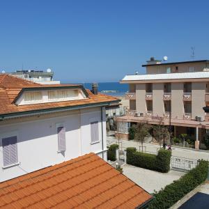 Foto dalla galleria di Appartamento 6 posti, con balconi vista mare a Rimini