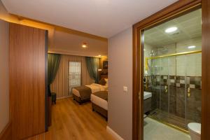 a hotel room with a bed and a bathroom at New Emin Hotel in Istanbul