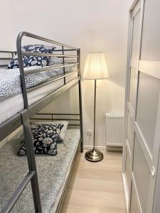 a room with two bunk beds and a lamp at Roosevelt Apartments. in Antwerp